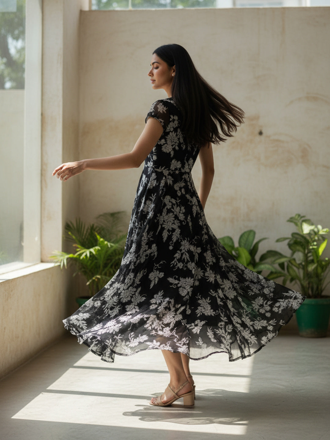 Souchii Black & White Floral Print Fit & Flare Midi Dress